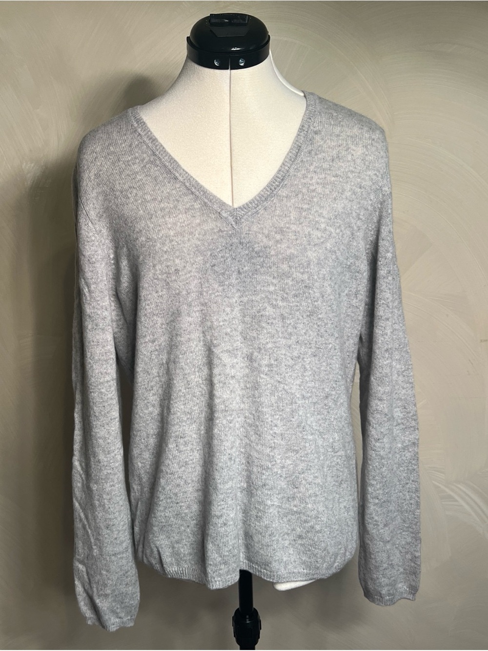 Charter Club 2-Ply 100% Cashmere Women's V Neck Minimalist Luxury
Sweater|Size:L
